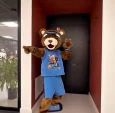 Draugi, mostamies! Čē Čē Čempionāta starts jau 23. februārī! 
 
Lācis ir pamodies… bet šķiet, ka pa ziemu viņš ir mazliet mainījies.  
Raksti komentārā — kas Lāča izskatā ir citādāks?
 
#Čempis2026